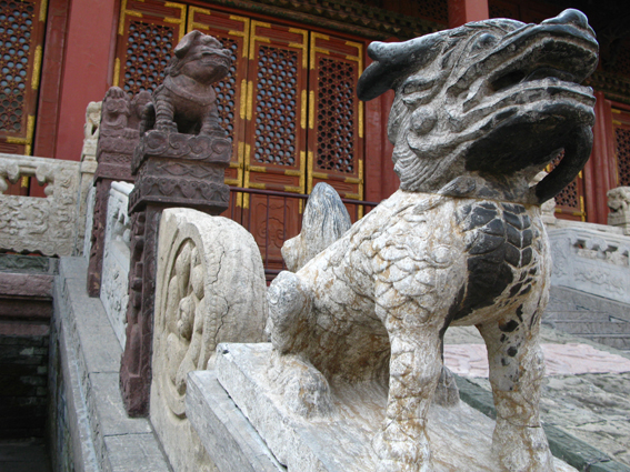 dog-statue-at-imperial-palace-in-shenyang.jpg